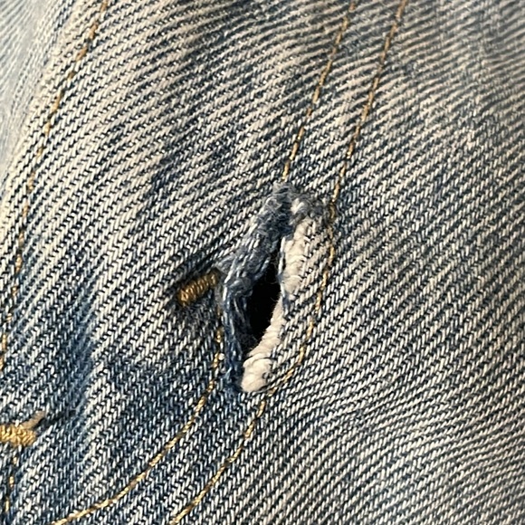 Levis SilverTab Mom Short | Size 32 - Picture 10 of 13